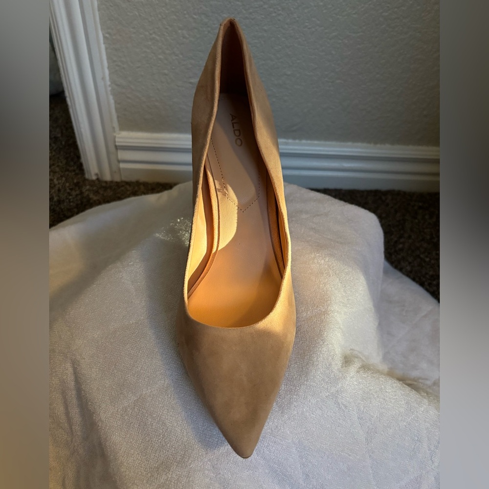 Aldo Tan Heels